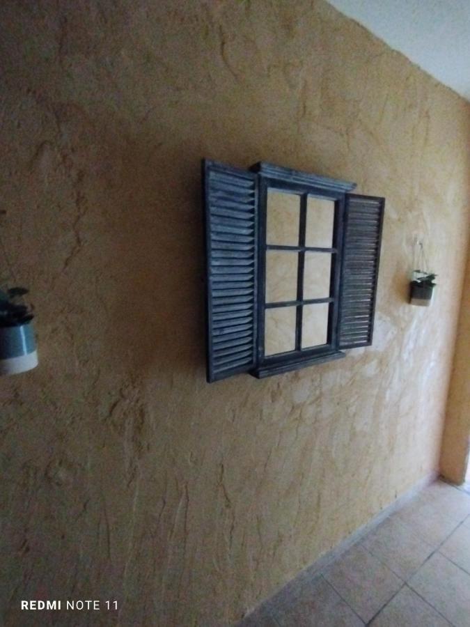 Chambre D Hotes En Provence, Au Pied Du Luberon, Les Coquelicots La Tour-d'Aigues Ruang foto