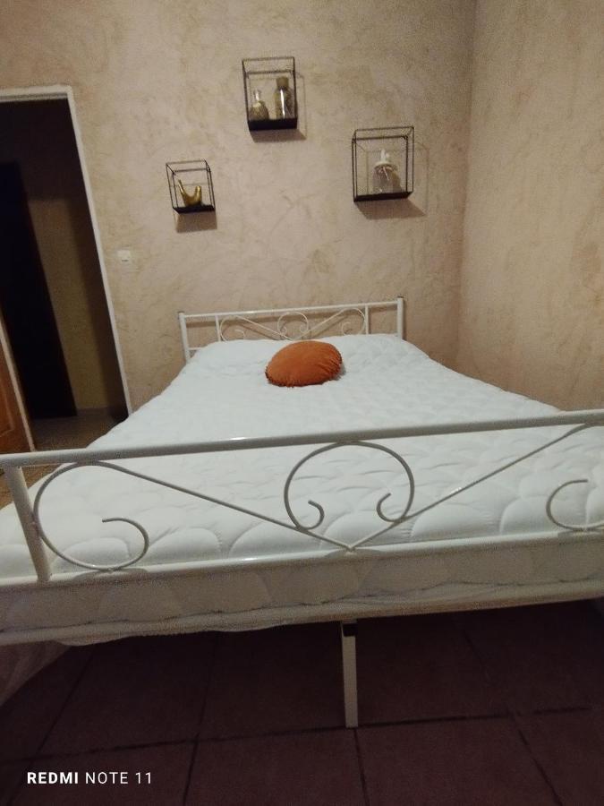 Chambre D Hotes En Provence, Au Pied Du Luberon, Les Coquelicots La Tour-d'Aigues Bagian luar foto